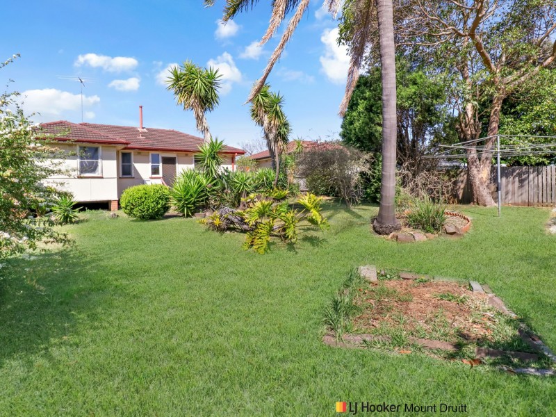 18 Finisterre Avenue, Whalan NSW 2770