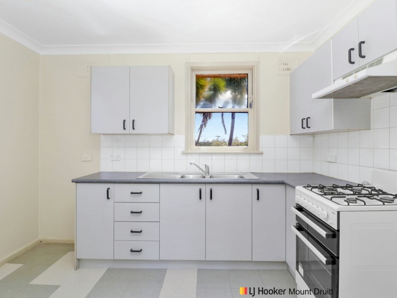 18 Finisterre Avenue, Whalan NSW 2770