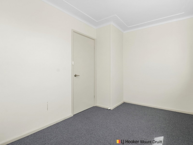 18 Finisterre Avenue, Whalan NSW 2770