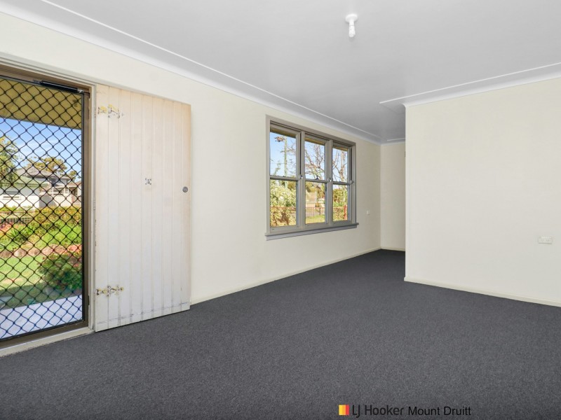 18 Finisterre Avenue, Whalan NSW 2770