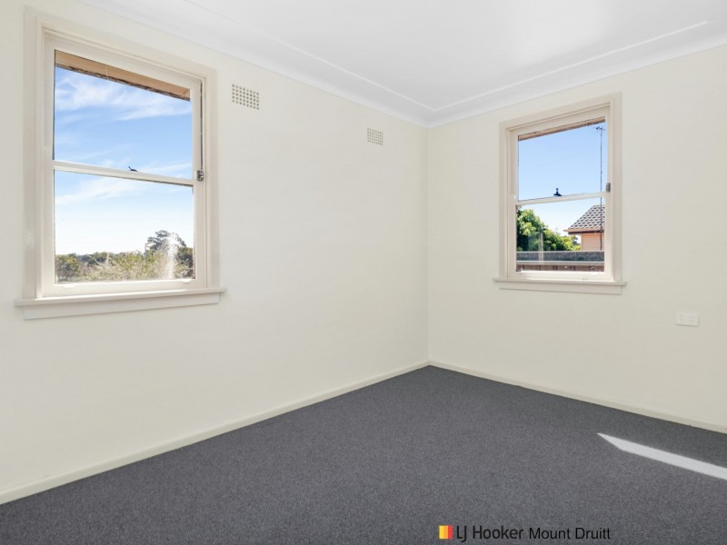 18 Finisterre Avenue, Whalan NSW 2770