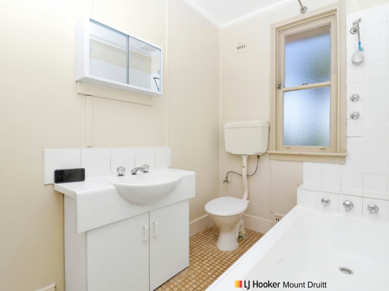 18 Finisterre Avenue, Whalan NSW 2770