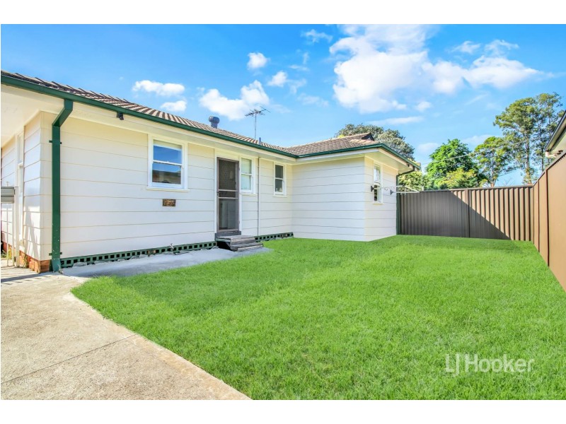 42 Manila Road, Lethbridge Park NSW 2770