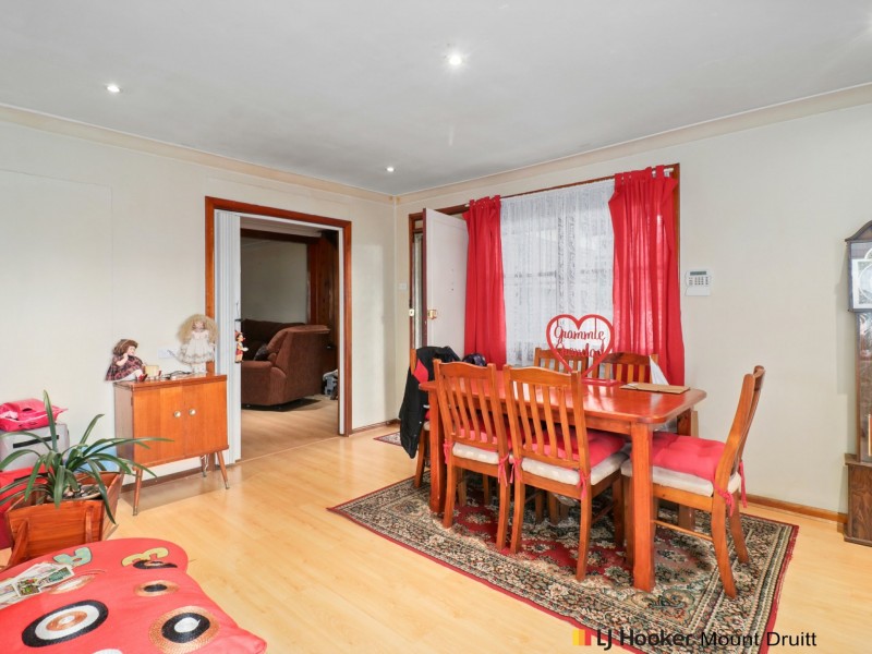 16 Bulolo Drive, Whalan NSW 2770