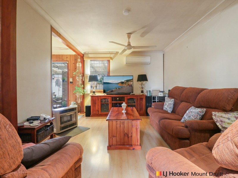 16 Bulolo Drive, Whalan NSW 2770