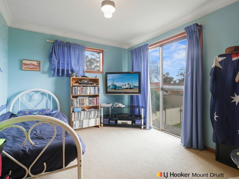 16 Bulolo Drive, Whalan NSW 2770