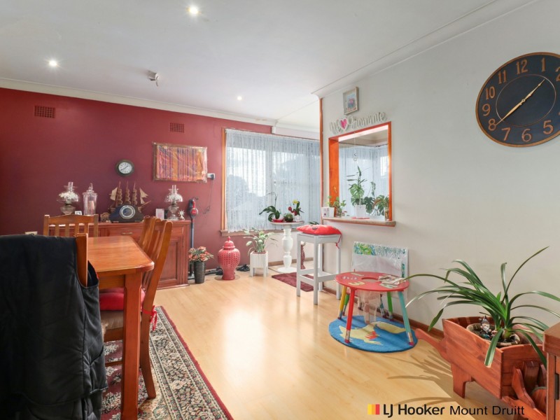 16 Bulolo Drive, Whalan NSW 2770