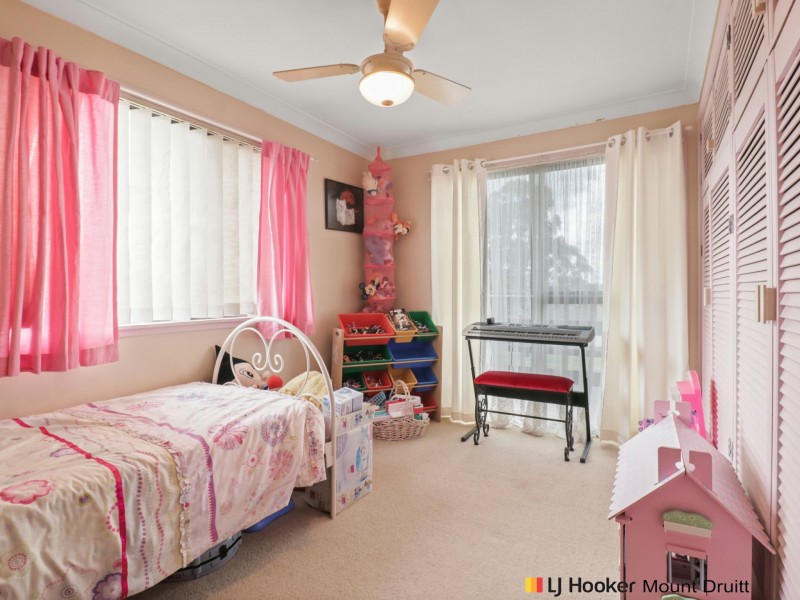 16 Bulolo Drive, Whalan NSW 2770