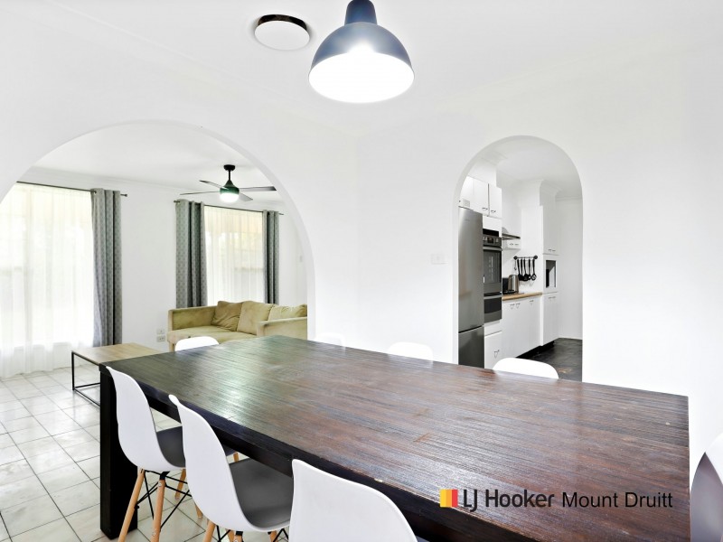 8 Kew Place, Dharruk NSW 2770