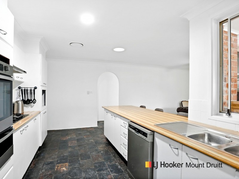 8 Kew Place, Dharruk NSW 2770