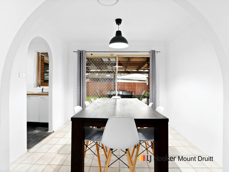 8 Kew Place, Dharruk NSW 2770