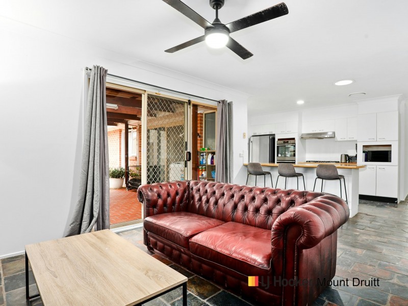 8 Kew Place, Dharruk NSW 2770