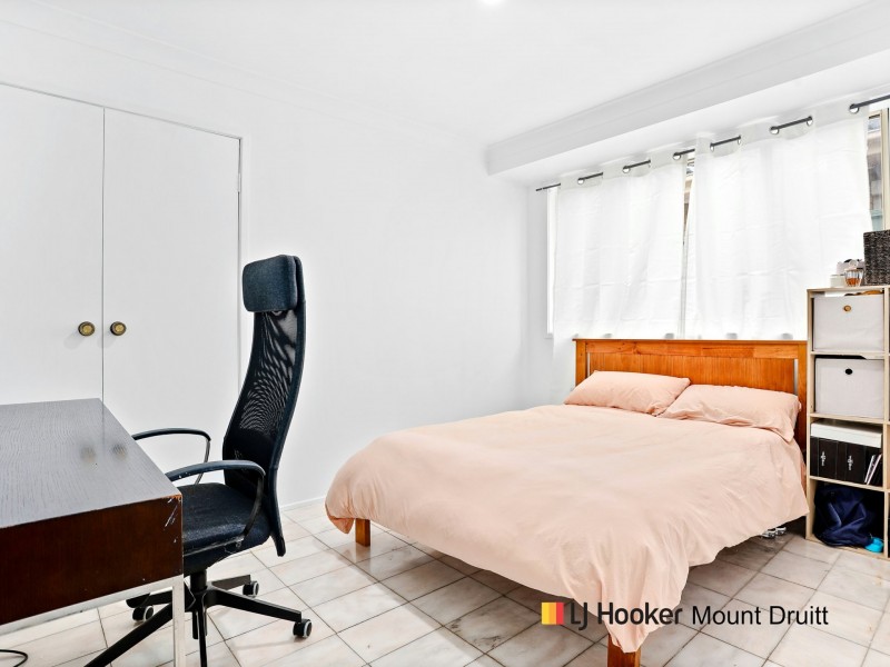 8 Kew Place, Dharruk NSW 2770