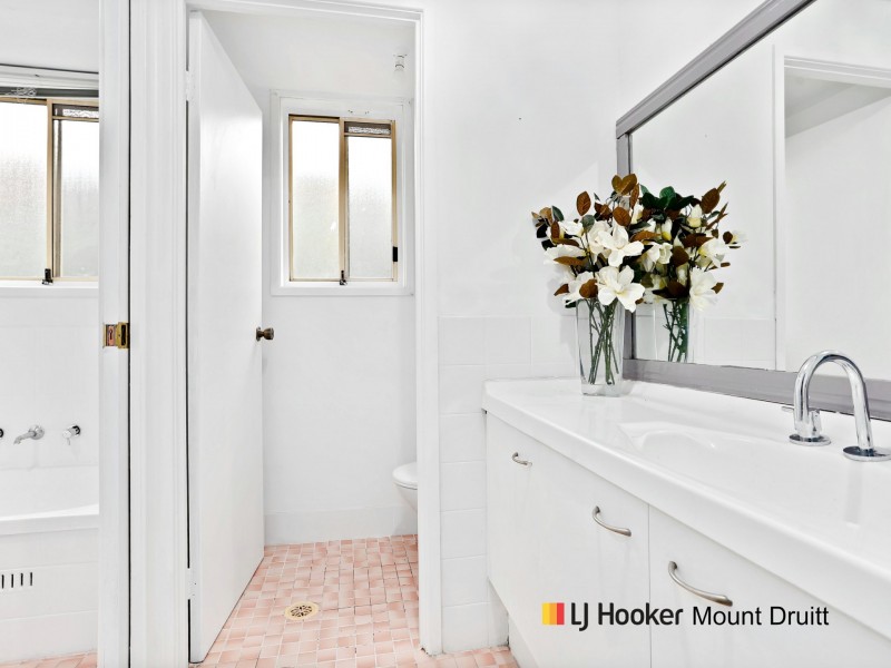 8 Kew Place, Dharruk NSW 2770