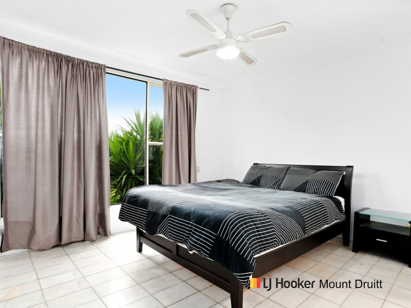 8 Kew Place, Dharruk NSW 2770