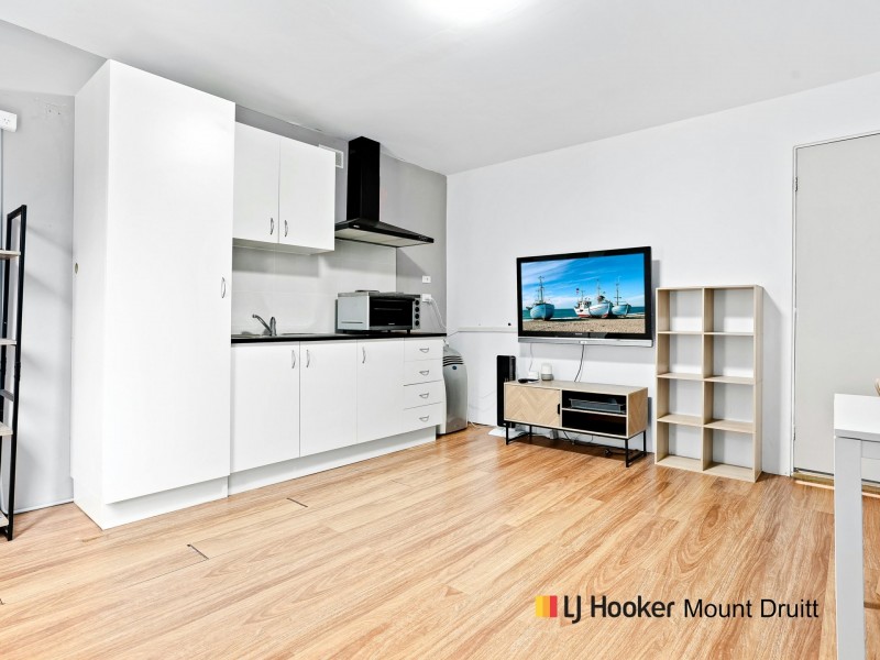 8 Kew Place, Dharruk NSW 2770