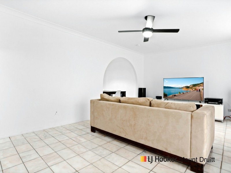 8 Kew Place, Dharruk NSW 2770