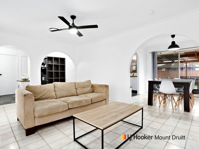 8 Kew Place, Dharruk NSW 2770