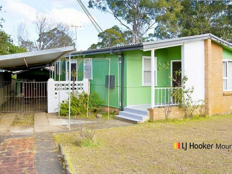 38 Lucena Crescent, Lethbridge Park NSW 2770