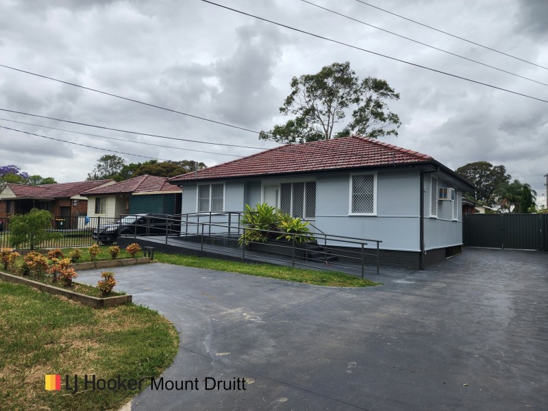 16 Samoa Place, Lethbridge Park NSW 2770