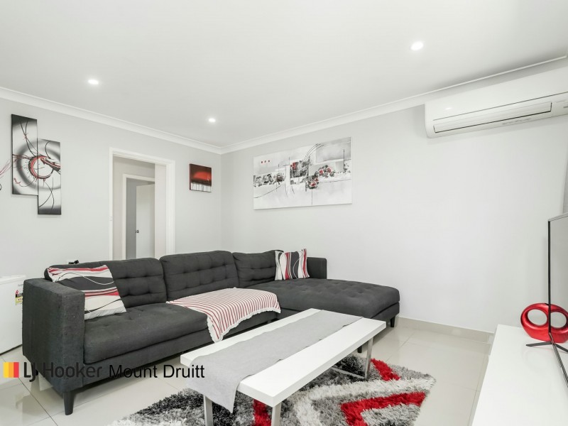 52 & 52a Roebuck Crescent, Willmot NSW 2770