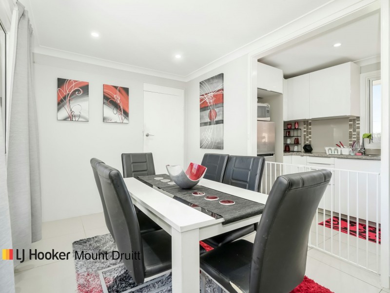 52 & 52a Roebuck Crescent, Willmot NSW 2770