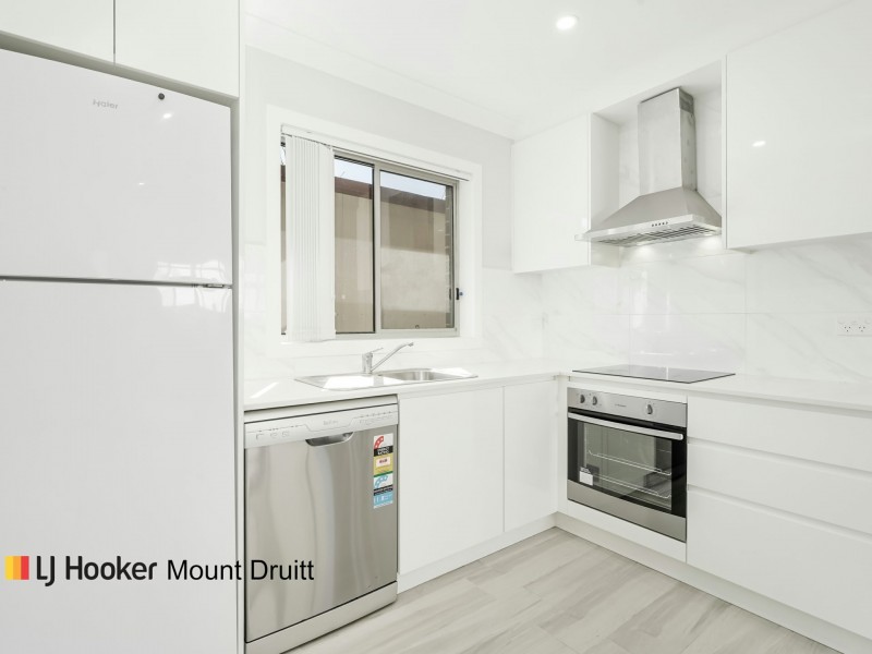 52 & 52a Roebuck Crescent, Willmot NSW 2770