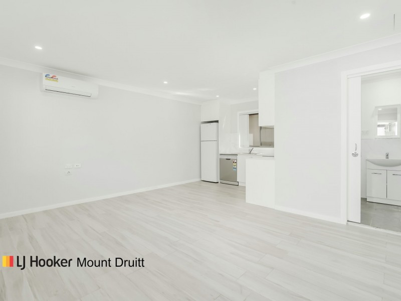 52 & 52a Roebuck Crescent, Willmot NSW 2770