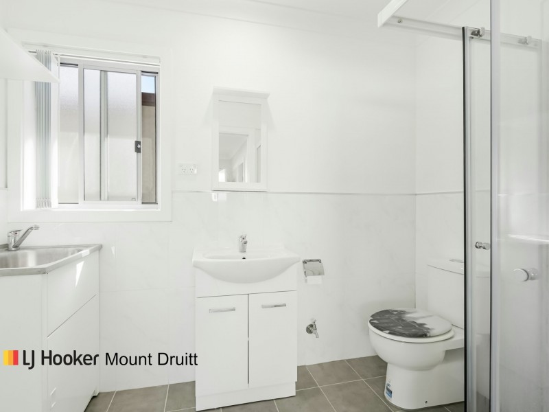 52 & 52a Roebuck Crescent, Willmot NSW 2770