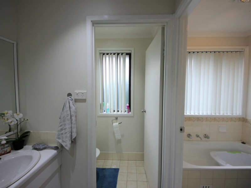 33 Dryden Avenue, Oakhurst NSW 2761