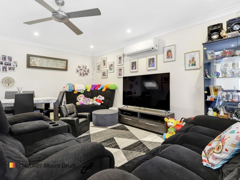 242 Woodstock Ave, Whalan NSW 2770