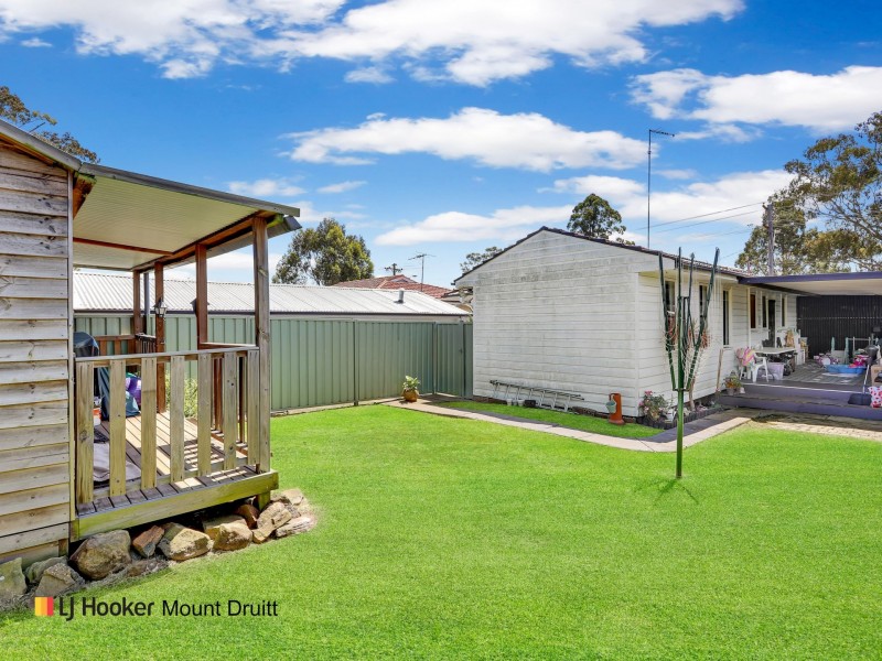 242 Woodstock Ave, Whalan NSW 2770
