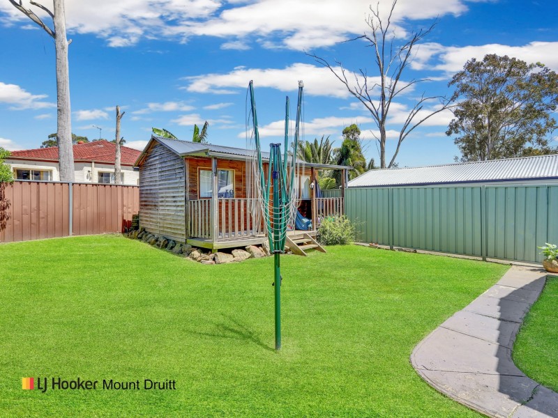 242 Woodstock Ave, Whalan NSW 2770