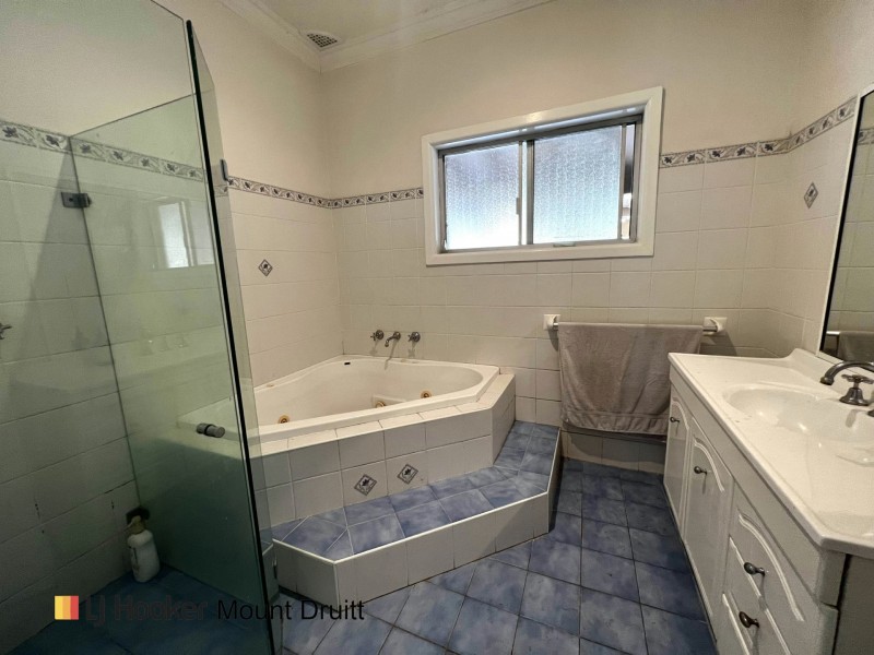 64 Canberra St, Oxley Park NSW 2760