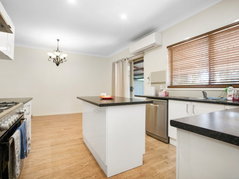 4 Watts Place, Baynton WA 6714