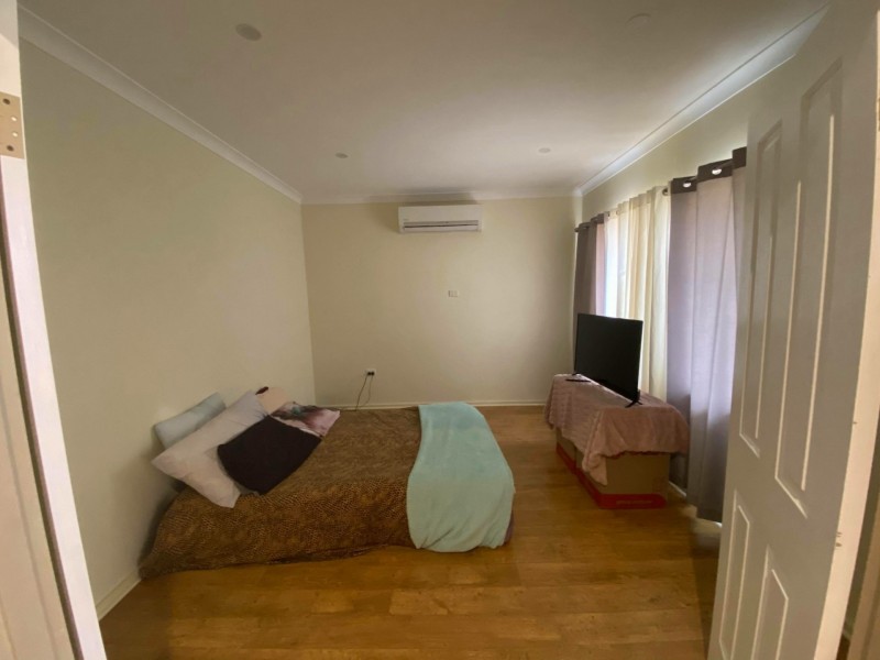 4 Watts Place, Baynton WA 6714