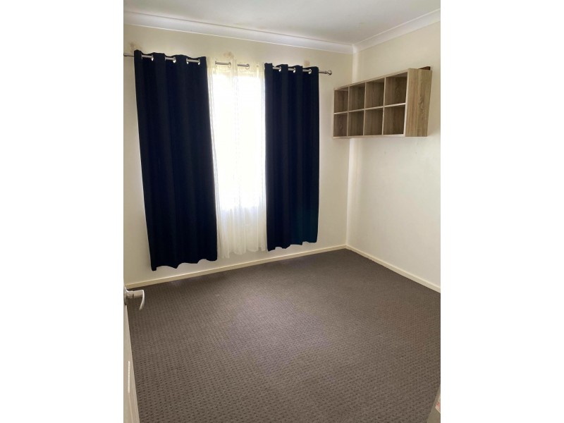 4 Watts Place, Baynton WA 6714