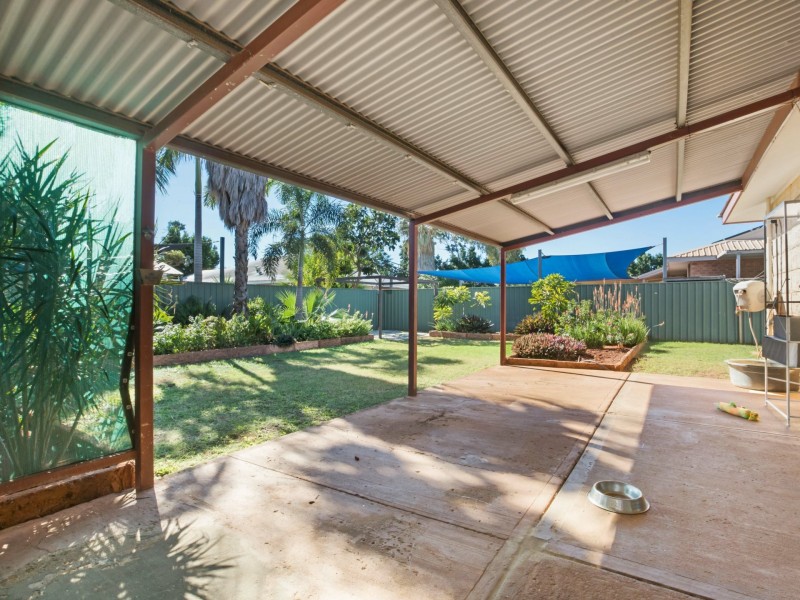 4 Watts Place, Baynton WA 6714