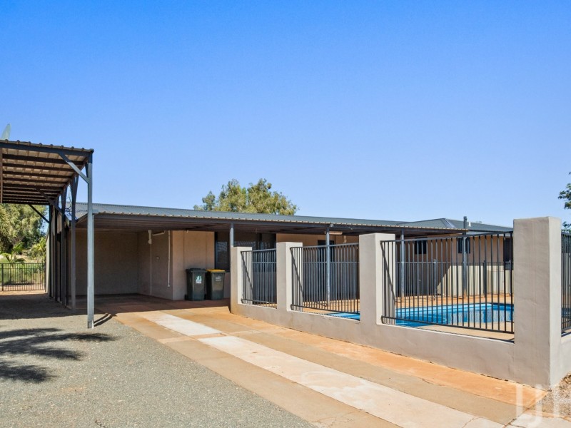 15 Forrest Crescent, Dampier WA 6713