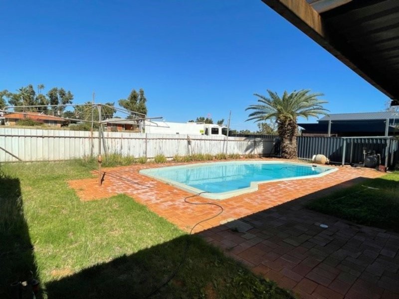 6 Stuart Crescent, Dampier WA 6713