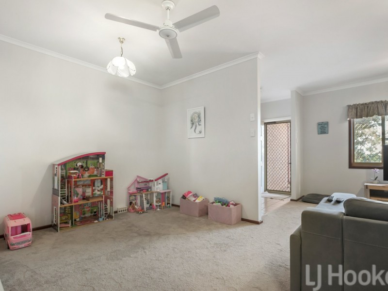 15 Campbell Crescent, Baynton WA 6714