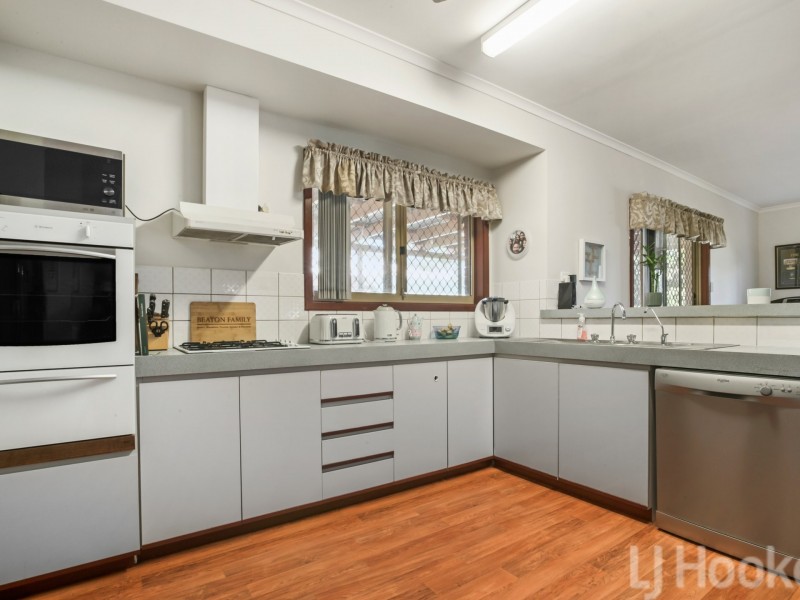 15 Campbell Crescent, Baynton WA 6714