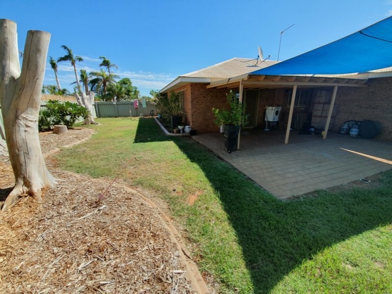 15 Campbell Crescent, Baynton WA 6714