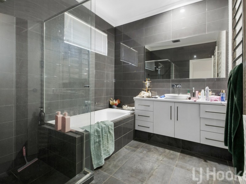 28 Prancing Avenue, Baynton WA 6714