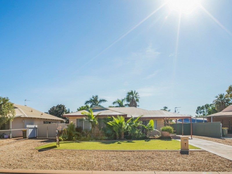 4 Watts Place, Baynton WA 6714