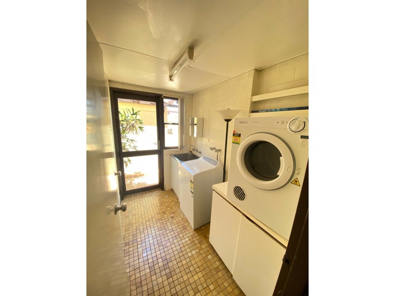 Unit 1/28 Strickland, Millars Well WA 6714