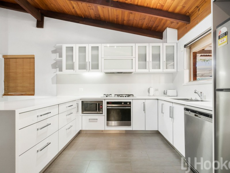 8A Comrie Court, Baynton WA 6714