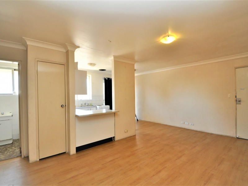 8/16 Derby street, Minto NSW 2566