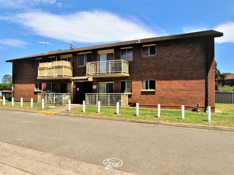 8/16 Derby street, Minto NSW 2566