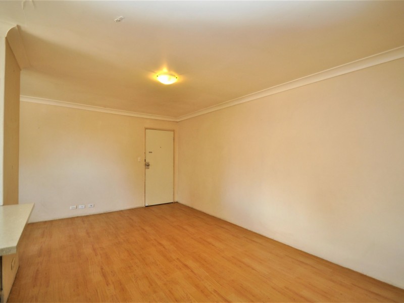 8/16 Derby street, Minto NSW 2566
